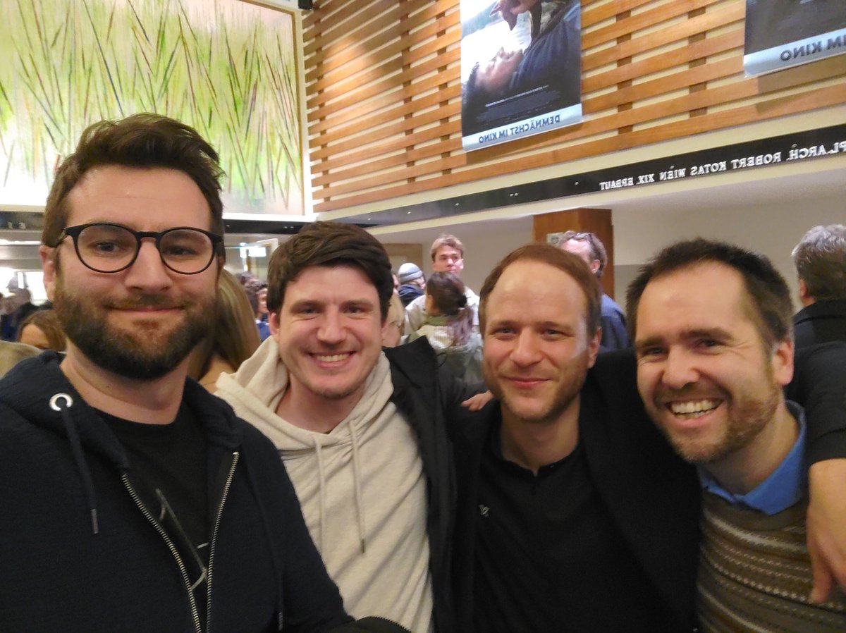 flip_the_truck's tweet photo. Emotionale Wien-Premiere von #DerFuchs gestern im @gartenbaukino ... Vaterschaftskonflikt, schnurrende Füchse und Tränen am Ende included
🦊
📷: Teil der Truckers mit #TruckiesAwards Preisträger Goiginger im Kino
#derfuchs #kinozeit #premiere #wienliebe https://t.co/0bMsUz7OQ9