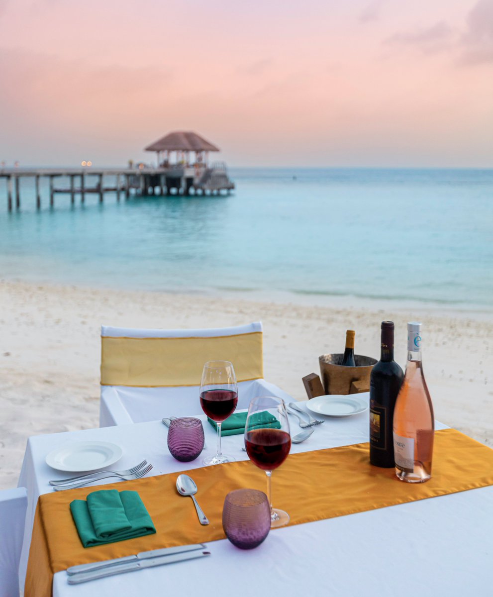 vakkarumaldives's tweet image. Get ready for a one-of-a-kind culinary adventure at Vakkaru Maldives. Join us on 22 January for an ultra-exclusive wine dinner in collaboration with Banfi, Michelin-star Chef Domenico Francone and Di-vine Cellars Maldives. 
#VakkaruMaldives #Banfi #MichelinChef
