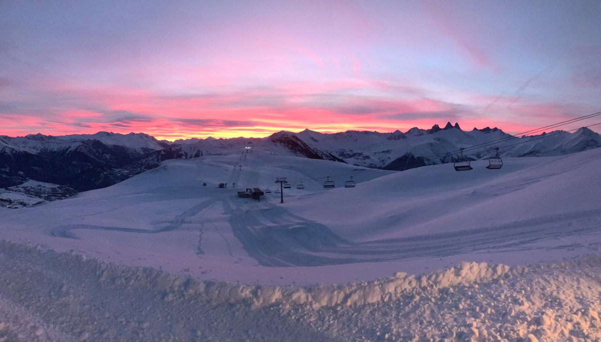 LesSybelles's tweet photo. 🔴 Live domaine des Sybelles.
Hauteurs de neige : 50 à 70cm à 1500m, jusqu’à 160cm à 2620m alt
Ici webcams live de St Sorlin d’Arves, Le Snowpark et St Colomban des Villards #neige #meteo #meteofrance @stsorlindarves @Stcol_sybelles @PLRP75 @ALTERNATIVEPR https://t.co/IurwtkfHcn