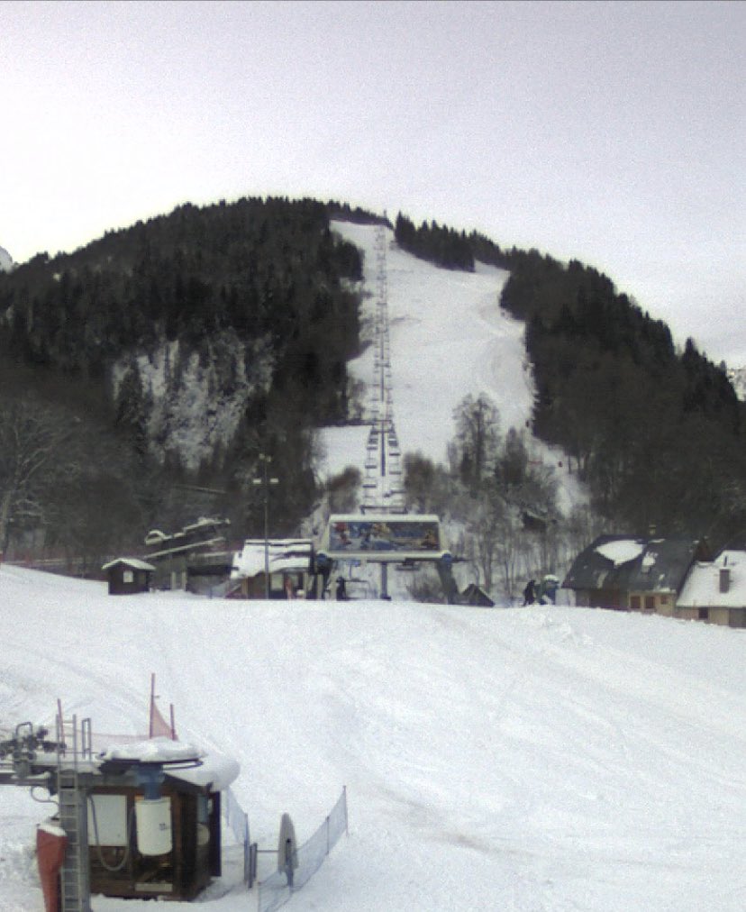 LesSybelles's tweet photo. 🔴 Live domaine des Sybelles.
Hauteurs de neige : 50 à 70cm à 1500m, jusqu’à 160cm à 2620m alt
Ici webcams live de St Sorlin d’Arves, Le Snowpark et St Colomban des Villards #neige #meteo #meteofrance @stsorlindarves @Stcol_sybelles @PLRP75 @ALTERNATIVEPR https://t.co/IurwtkfHcn