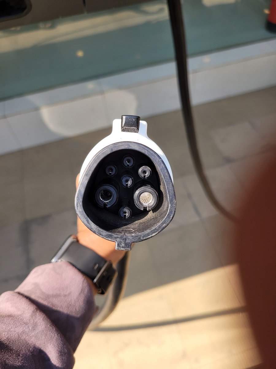 Sankman14's tweet photo. Useless Hyperchargers at Mumbai
1.Malad Ec both Guns nt working.
2.Charkop (kandivali) Hypercharger is Shut Down.Even i spoke to ola E.C person(Jayesh Sharma)for slow charger at E.C He Denied. Now im badly stuck.
Poor Customerservice,Bad Experience @OlaElectric @bhash #endiceage https://t.co/fzjRvGmNqG