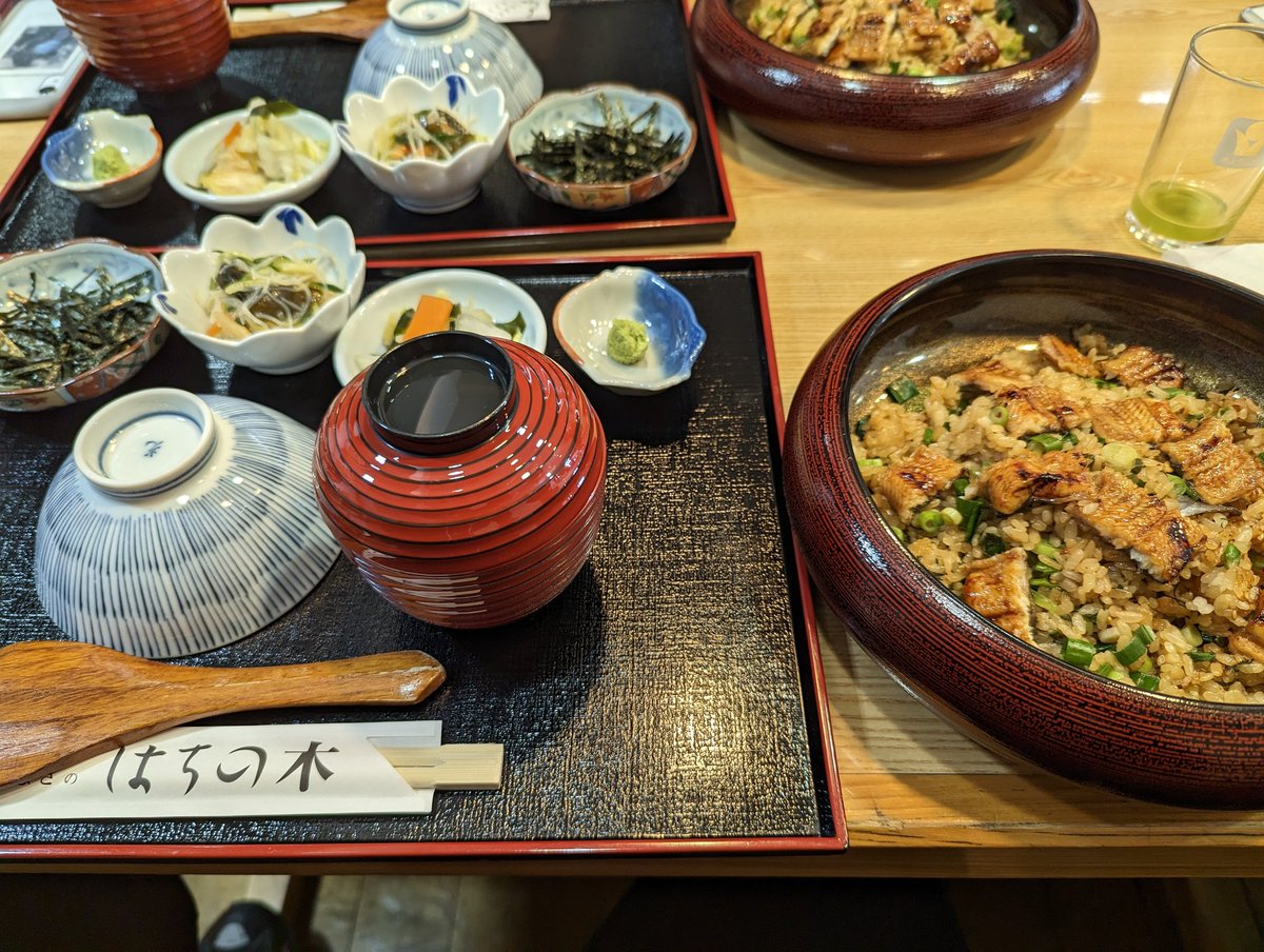 ひつまぶし初めて食べた。
すごい美味しかった…