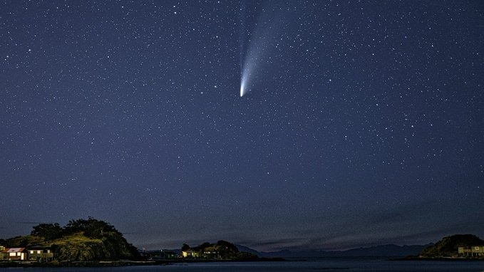 ourvadodara's tweet image. Celestial #event visible to the naked eye after 50,000 years

#celestialevent #ourcirty #solareclipse #earth #sun #moon #partialsolareclipse  #viral #viralnews #spacelife
