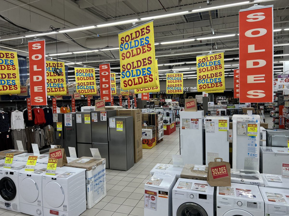 CLEMENTINIMARC's tweet photo. Une grande opération commerciale à Hyper U Brie à l’occasion des soldes , des centaines d’affaires pour le pouvoir d’achat 😉 https://t.co/Z1em4ZfcHA