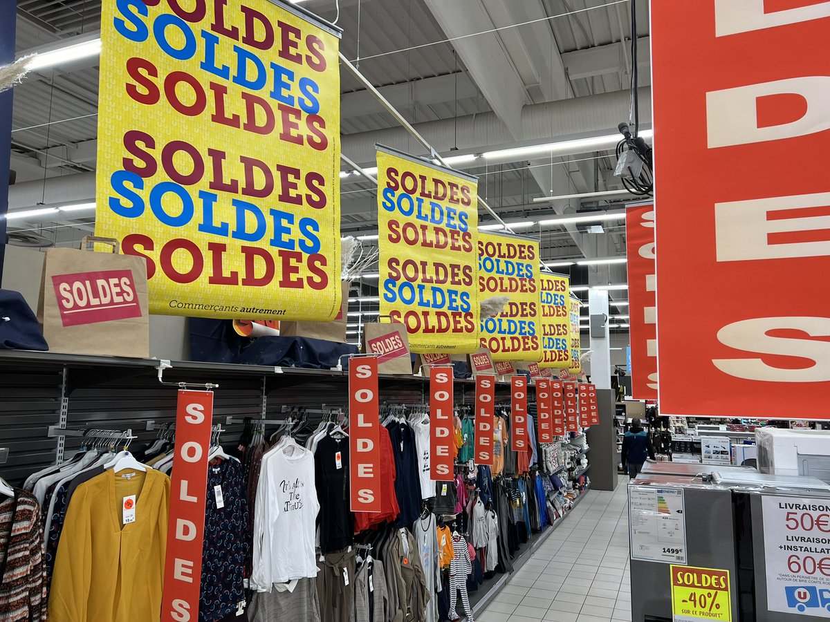 CLEMENTINIMARC's tweet photo. Une grande opération commerciale à Hyper U Brie à l’occasion des soldes , des centaines d’affaires pour le pouvoir d’achat 😉 https://t.co/Z1em4ZfcHA