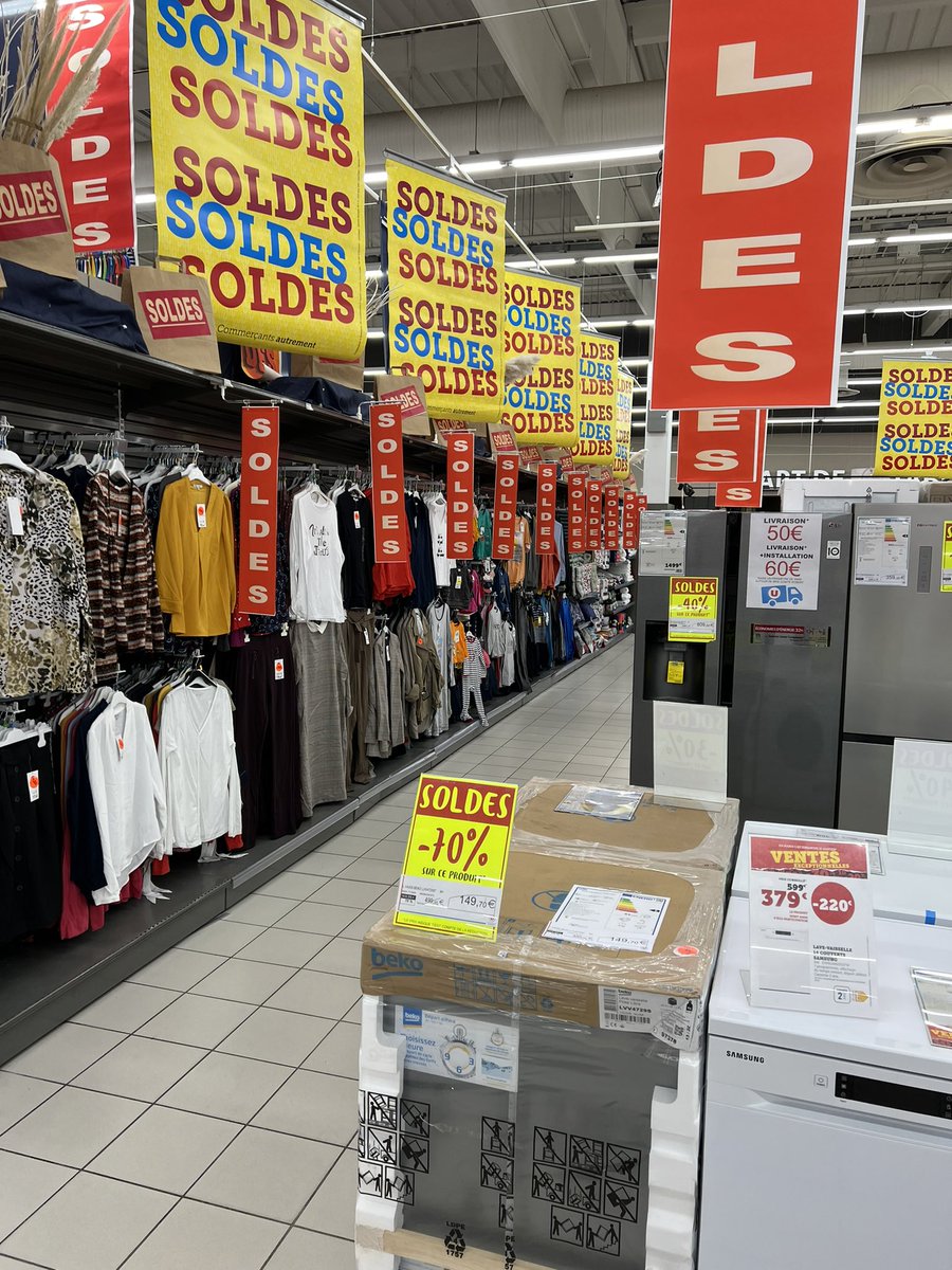 CLEMENTINIMARC's tweet photo. Une grande opération commerciale à Hyper U Brie à l’occasion des soldes , des centaines d’affaires pour le pouvoir d’achat 😉 https://t.co/Z1em4ZfcHA