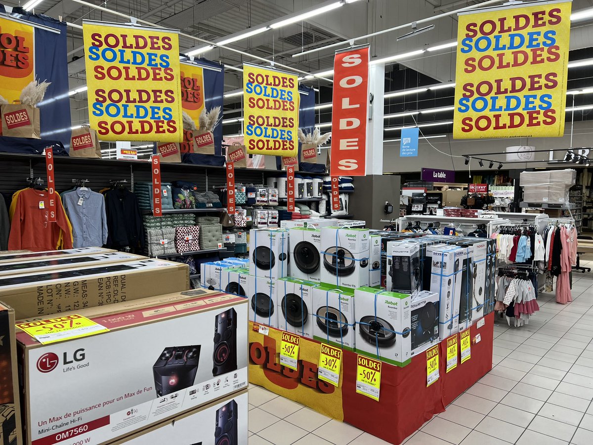 CLEMENTINIMARC's tweet photo. Une grande opération commerciale à Hyper U Brie à l’occasion des soldes , des centaines d’affaires pour le pouvoir d’achat 😉 https://t.co/Z1em4ZfcHA