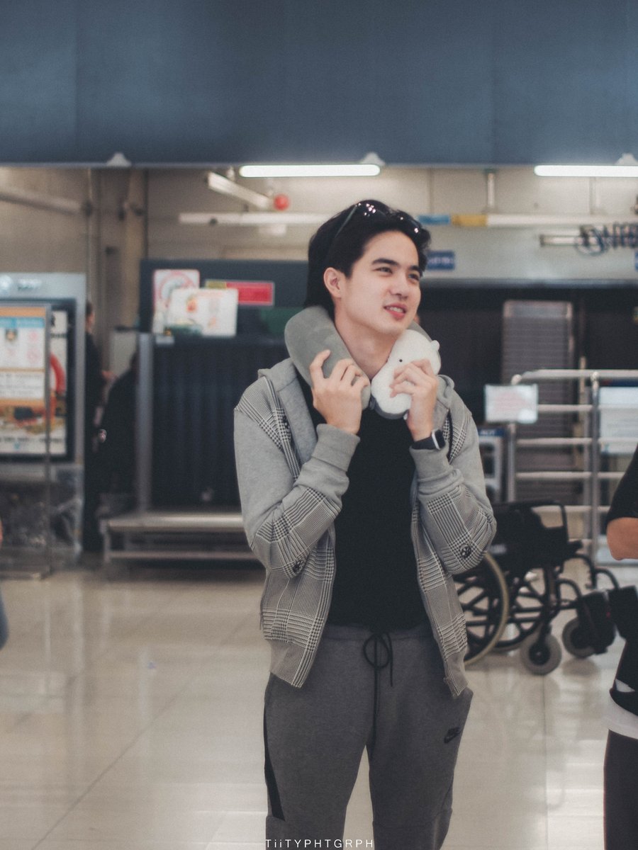 TiiTY_KH's tweet photo. __ 11012023
@ Bkk Airport
•
มีแต่ภูมิต้านทาน ไม่มีภูมิต้านเธอเลย
@ko_vasin @Beep_S @Rooftop_jing

#ko_vasin #kovasin #koaddict #ConversationThailand #rooftop #beep_s #rooftop_official #RooftoptoLondon #ส่งRooftopไปLondon https://t.co/lzx27Z4ALw