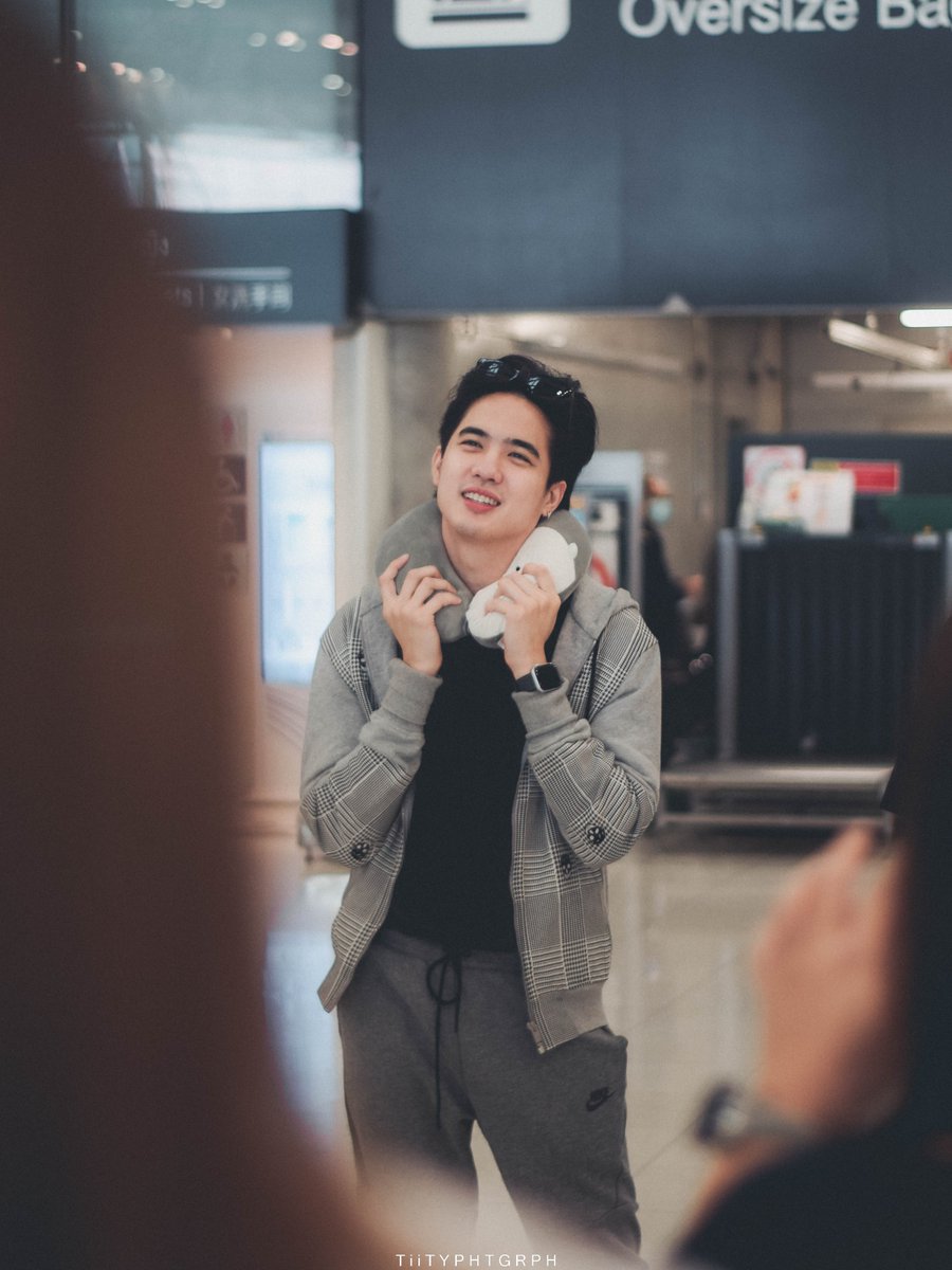 TiiTY_KH's tweet photo. __ 11012023
@ Bkk Airport
•
มีแต่ภูมิต้านทาน ไม่มีภูมิต้านเธอเลย
@ko_vasin @Beep_S @Rooftop_jing

#ko_vasin #kovasin #koaddict #ConversationThailand #rooftop #beep_s #rooftop_official #RooftoptoLondon #ส่งRooftopไปLondon https://t.co/lzx27Z4ALw