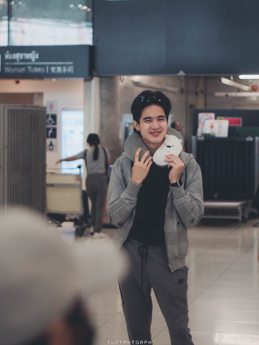 TiiTY_KH's tweet photo. __ 11012023
@ Bkk Airport
•
มีแต่ภูมิต้านทาน ไม่มีภูมิต้านเธอเลย
@ko_vasin @Beep_S @Rooftop_jing

#ko_vasin #kovasin #koaddict #ConversationThailand #rooftop #beep_s #rooftop_official #RooftoptoLondon #ส่งRooftopไปLondon https://t.co/lzx27Z4ALw