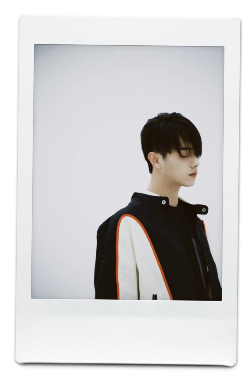 dramapotatoe's tweet photo. #XuKai’s studio shares new snaps https://t.co/FSg52KI0iD