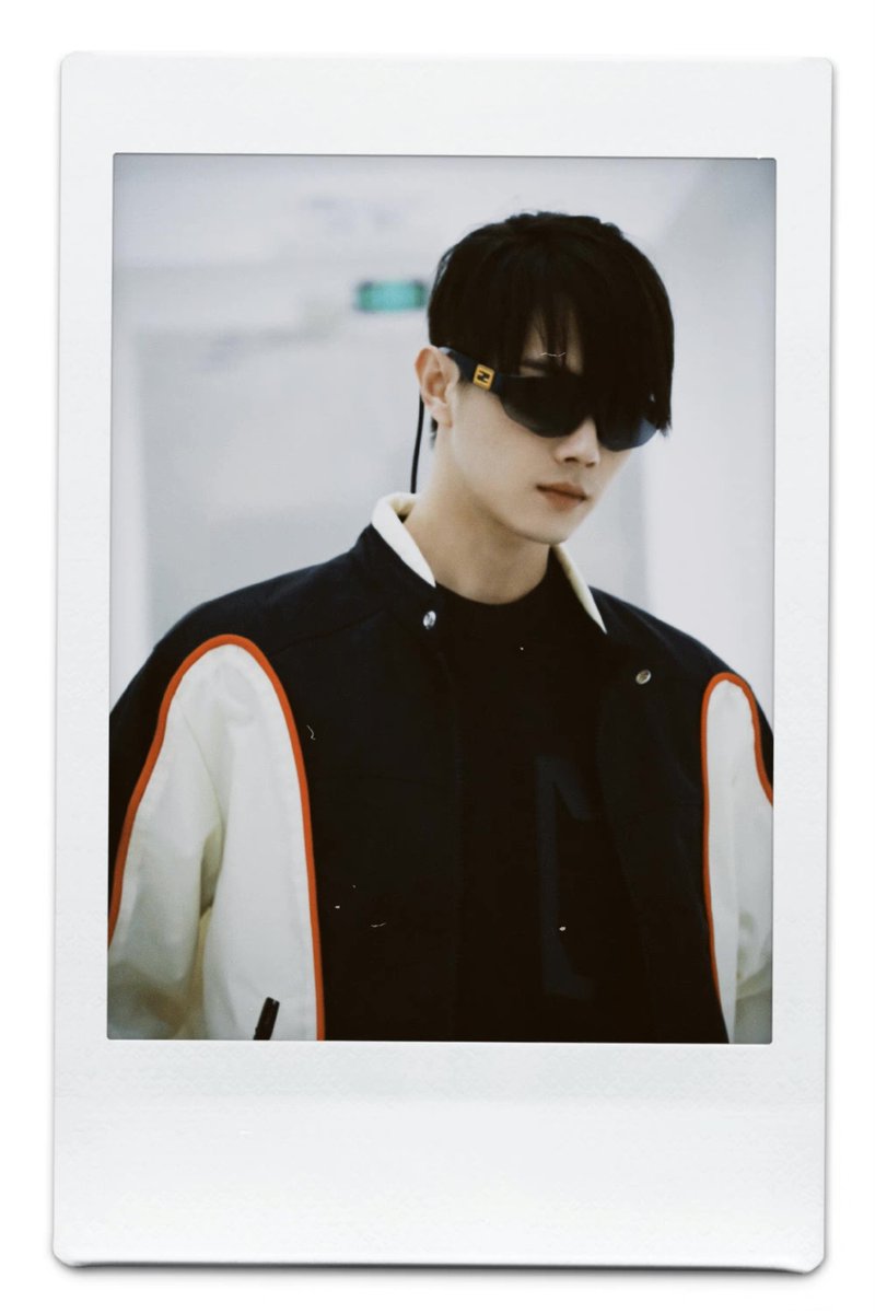 dramapotatoe's tweet photo. #XuKai’s studio shares new snaps https://t.co/FSg52KI0iD