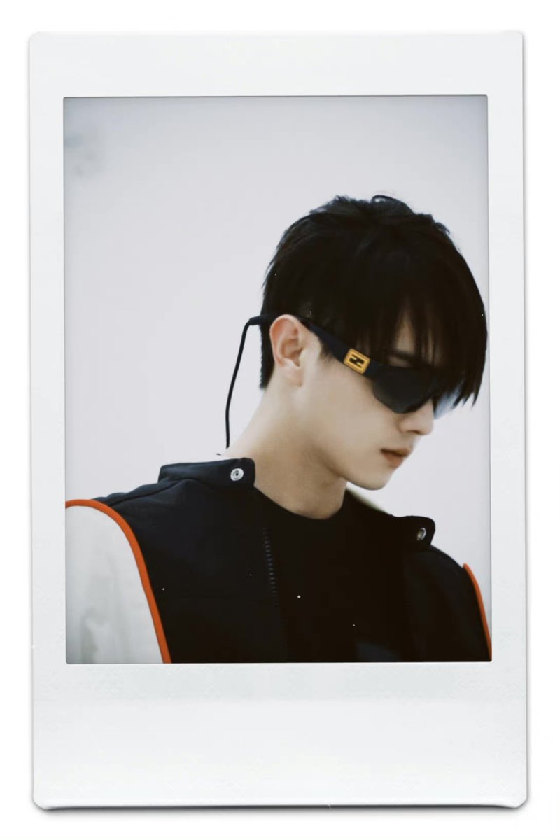 dramapotatoe's tweet photo. #XuKai’s studio shares new snaps https://t.co/FSg52KI0iD