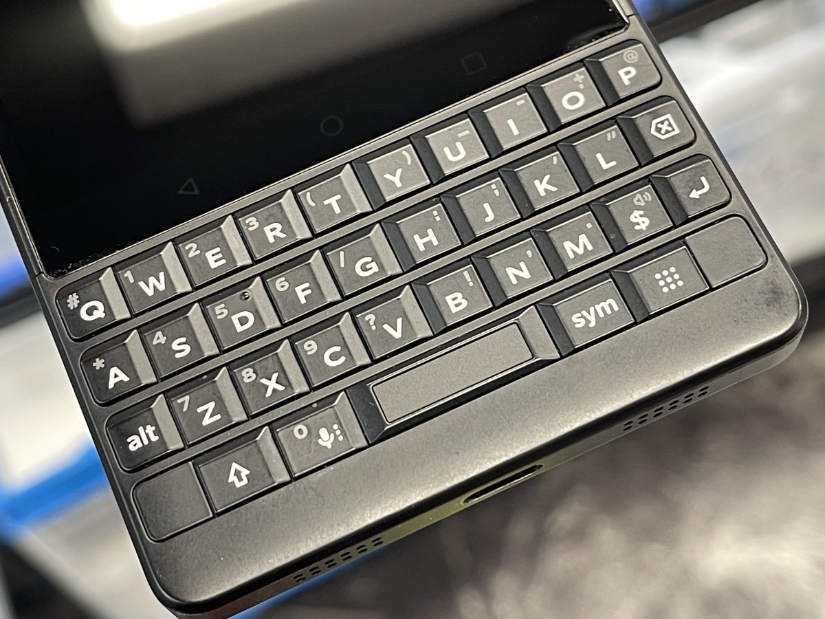 iosys_chuou's tweet photo. \\1点もの在庫//
【BlackBerry KEY2 Last Edition】
国内版 SIMフリー
中古Aランク 税込59,800円
スナドラ660
メモリ6GB
ストレージ128GB
物理キーボド付き
シリアルNo入りの限定版✨
こっちもおります💖
#akiba #イオシス #中央通店 #BlackBerryKEY2 https://t.co/MRs766JgHQ