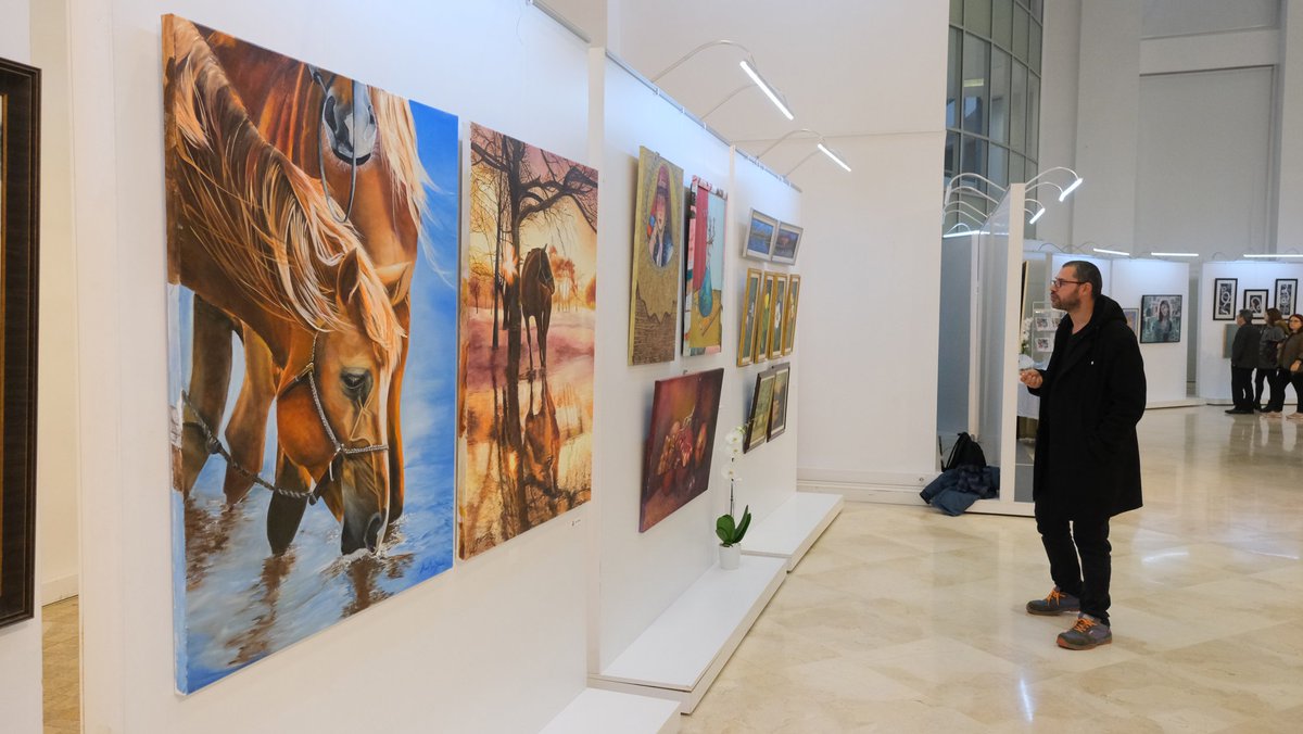 MaltepeBelTr's tweet photo. Türkiye’de kurulan ilk resim derneği olan Güzel Sanatlar Birliği Resim Derneği’nin 114. yıl sergisine ev sahipliği yapıyoruz 🎨

27 sanatçının eserlerini bir araya getiren “Güncel Yansımalar” başlıklı sergiyi 25 Ocak’a kadar TSKM'de ziyaret edebilirsiniz 🖼️ https://t.co/x43e1kySZf