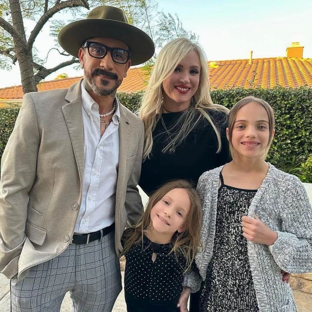 BSBFanForum's tweet photo. Wishing AJ @AJ_McLean &amp; Family, Rochelle @rochelle_deanna, Ava &amp; Lyric the very best! Happy Birthday AJ! #AJMcLean #RochelleMcLean #BackstreetBoys https://t.co/noZZjkwMKY