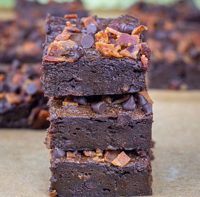 KetoDietEasy's tweet photo. Bacon 🥓 Avocado 🥑Brownies🍫? What is this sorcery! Moist Fudgy Brownies that are easy to make and loaded with bacon and chocolate chips.
.
.
.
.
#keto #theketobible #ketocooking #spreadsmiles #rewindtheclock https://t.co/1lUfG2GV8T