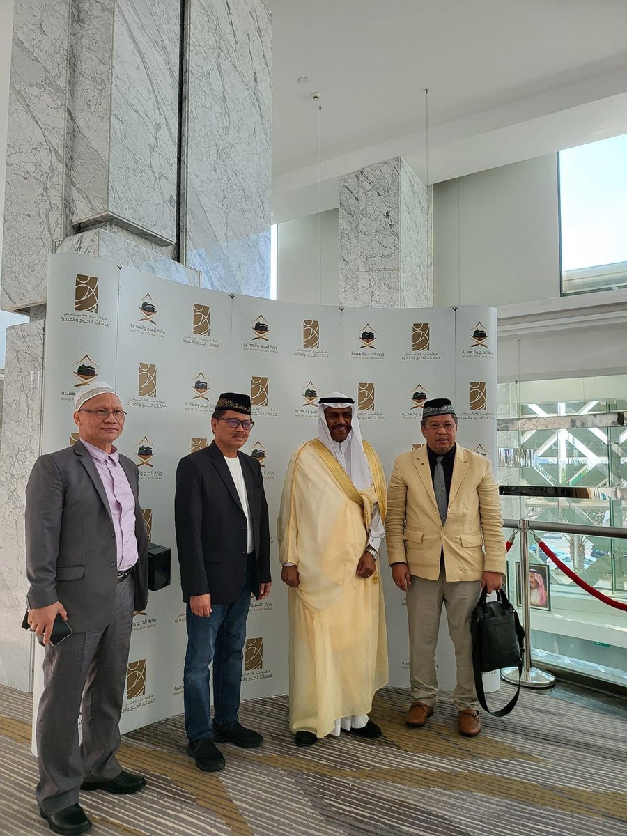 NCMF_BER's tweet photo. FLASH REPORT! PHILIPPINES GRANTED 9000 HAJJ SLOTS FOR 2023; ALL AGES ALLOWED ENTRY 

Secretary Guiling A. Mamondiong and a top official of the Ministry of Hajj and Umrah, Minister Dr. Abdulfattah S.
Mashat, this year's season will accommodate 9000 pilgrims from the Philippines. https://t.co/ie2HWDwC5B