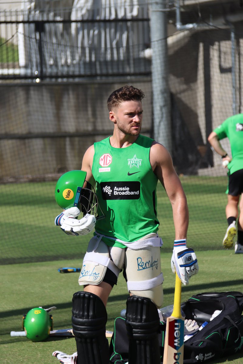 StarsBBL's tweet photo. Working hard at the MCG 👊

#BBL12 https://t.co/drkiL1LZGF