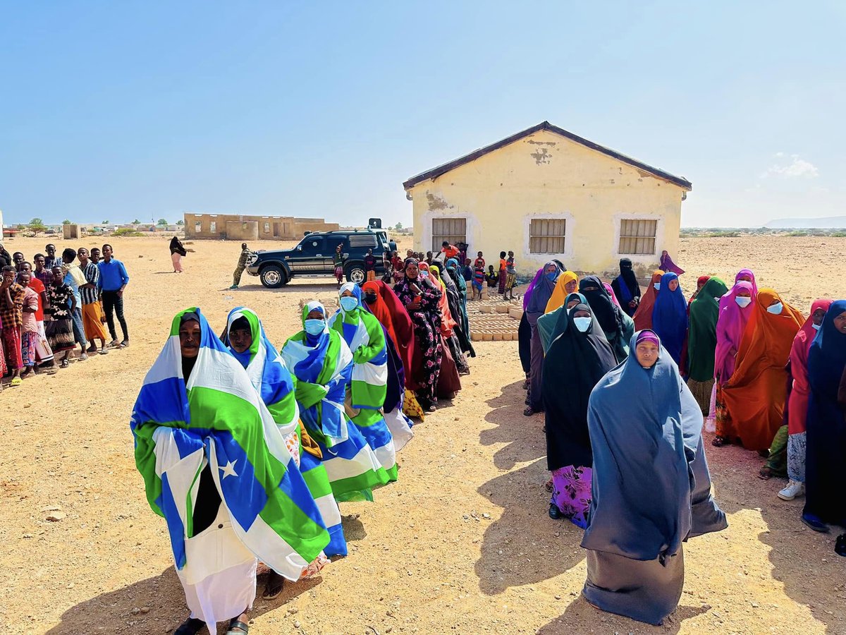 Xooshdocol's tweet photo. Different pictures from different villages; Alula, Hafun, Buruc, Bacaad, Qandala, Qaw, Duudhooyo, Rako, Bosaso, Carmo, Waaciye, you name it! Thanks to our commissioners' dedication fasten their belts to reach the remote areas.
#PLelection
#PLVoterRegistration
#OnePersonOneVote https://t.co/OocbPDoHF0