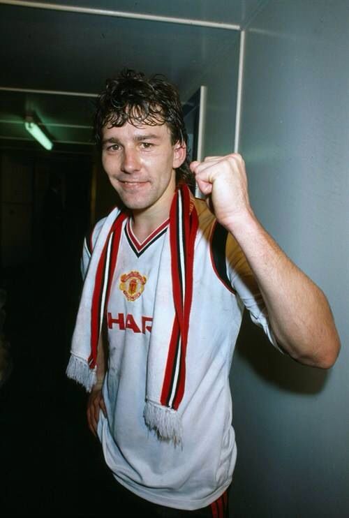 UtdBeforFergie's tweet photo. Happy 66th birthday to my childhood hero and midfielder supreme, Bryan Robson. Have a fantastic day skipper #mufc 🎂 https://t.co/X8YTlUD9sx