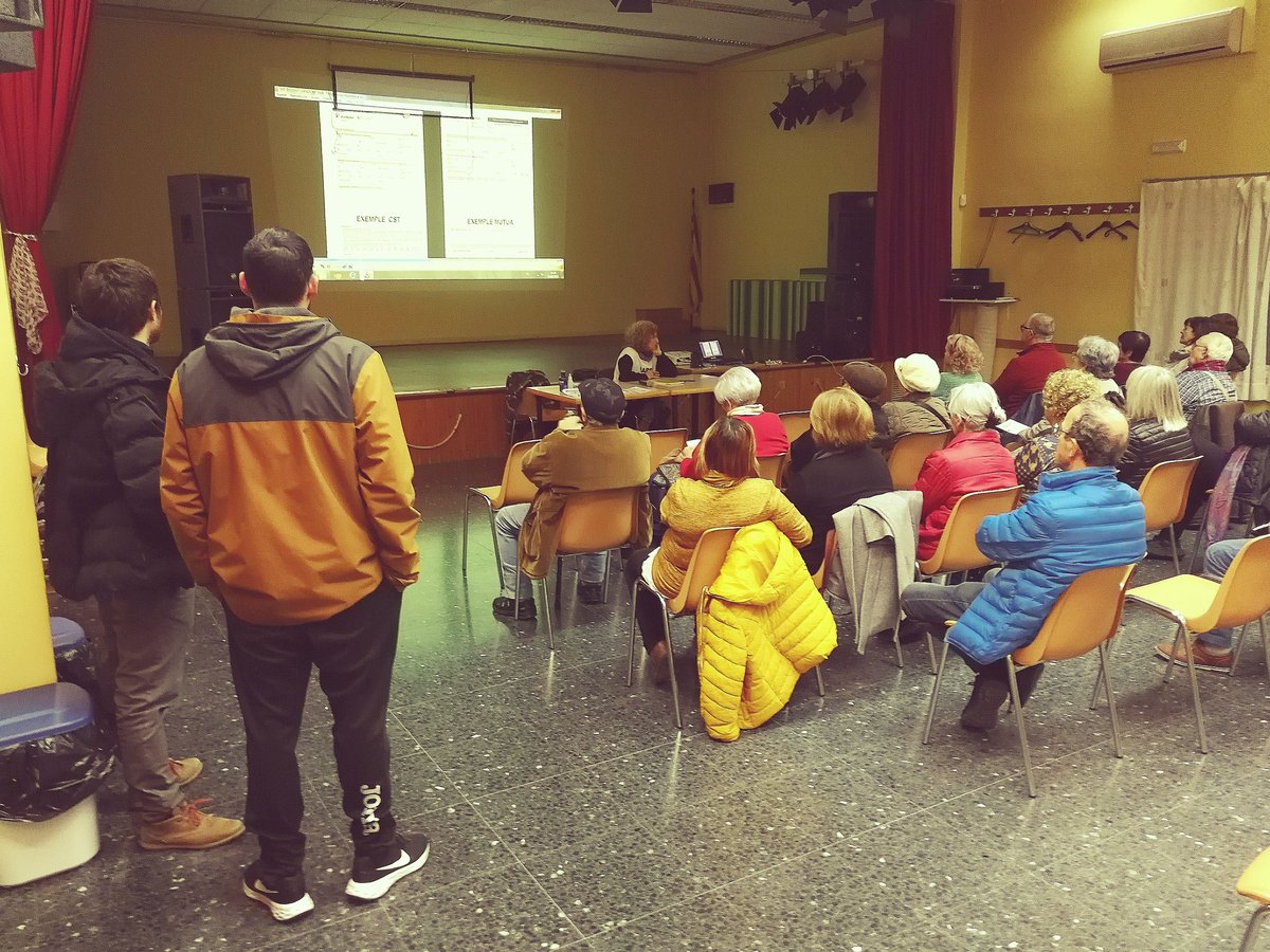 defensasanitat's tweet photo. 💪💪Veïn@s de #Can Jofresa, en la vesprada d'ahir sense por al fred, defensen la #Sanitat Pública #Terrassa. 👏👏👏
Tot un plaer per a la #PDSPT https://t.co/r77n0OqdwY