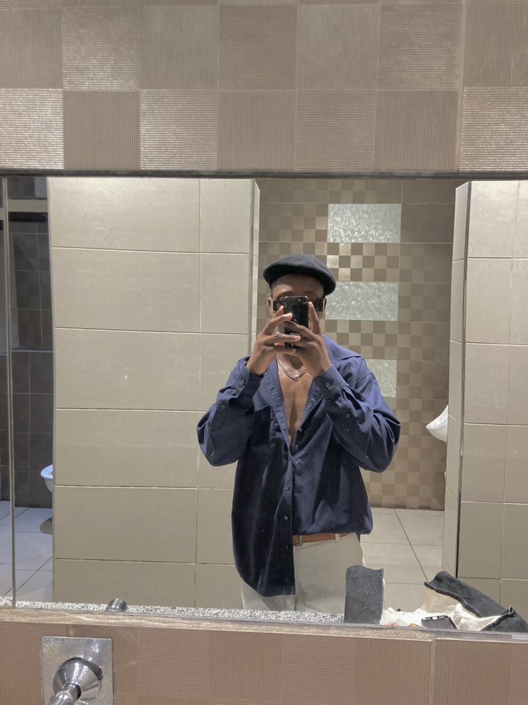 ably_canvas's tweet photo. I hope my music helps you forget. https://t.co/D5tvMaarFi