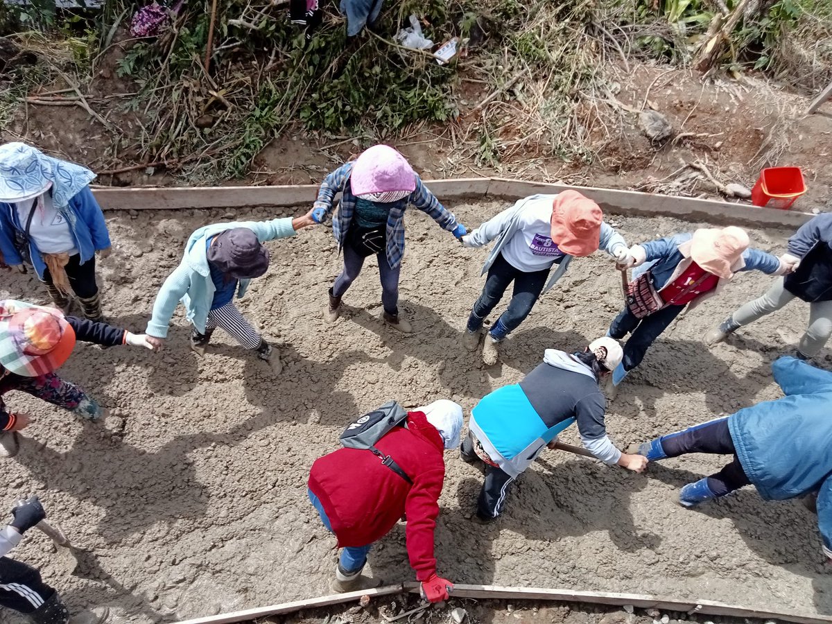PIA_Cordillera's tweet photo. IN IFUGAO | Residents of Barangay Ap-apid in Tinoc town provided manpower through โBaddangโ (Bayanihan) system for the construction of the Palabayan-Proper Ap-apid Farm to Market Road (FMR) worth P684,530.00. Details: https://t.co/52EgzZLfjL
#KalahiCidss | #binnadang https://t.co/zoFbB4HTKw
