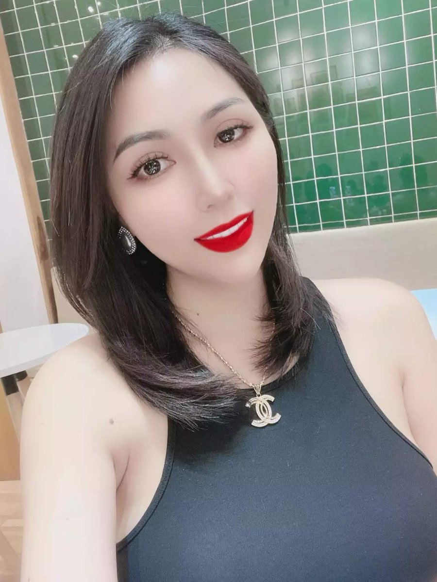 ng52592222's tweet photo. E hãy bỏ chồng e đi https://t.co/EprELsSe1o