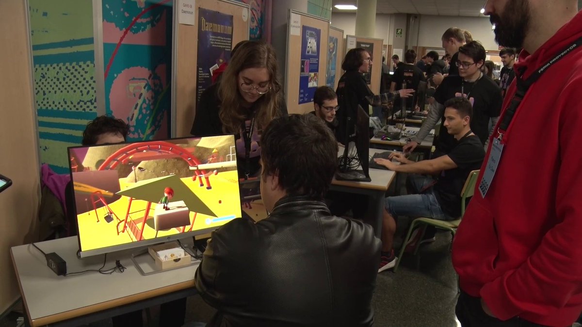 UPV's tweet photo. 👨‍💻 La Feria de Proyectos de la @etsinfupv reúne un total de 35 proyectos de aplicaciones y videojuegos en su quinta edición. 

🆕 La novedad principal de este año es que ha contado con el patrocinio de cuatro empresas ➡ https://t.co/0PWm4KT2Xz https://t.co/j66neUEsSZ