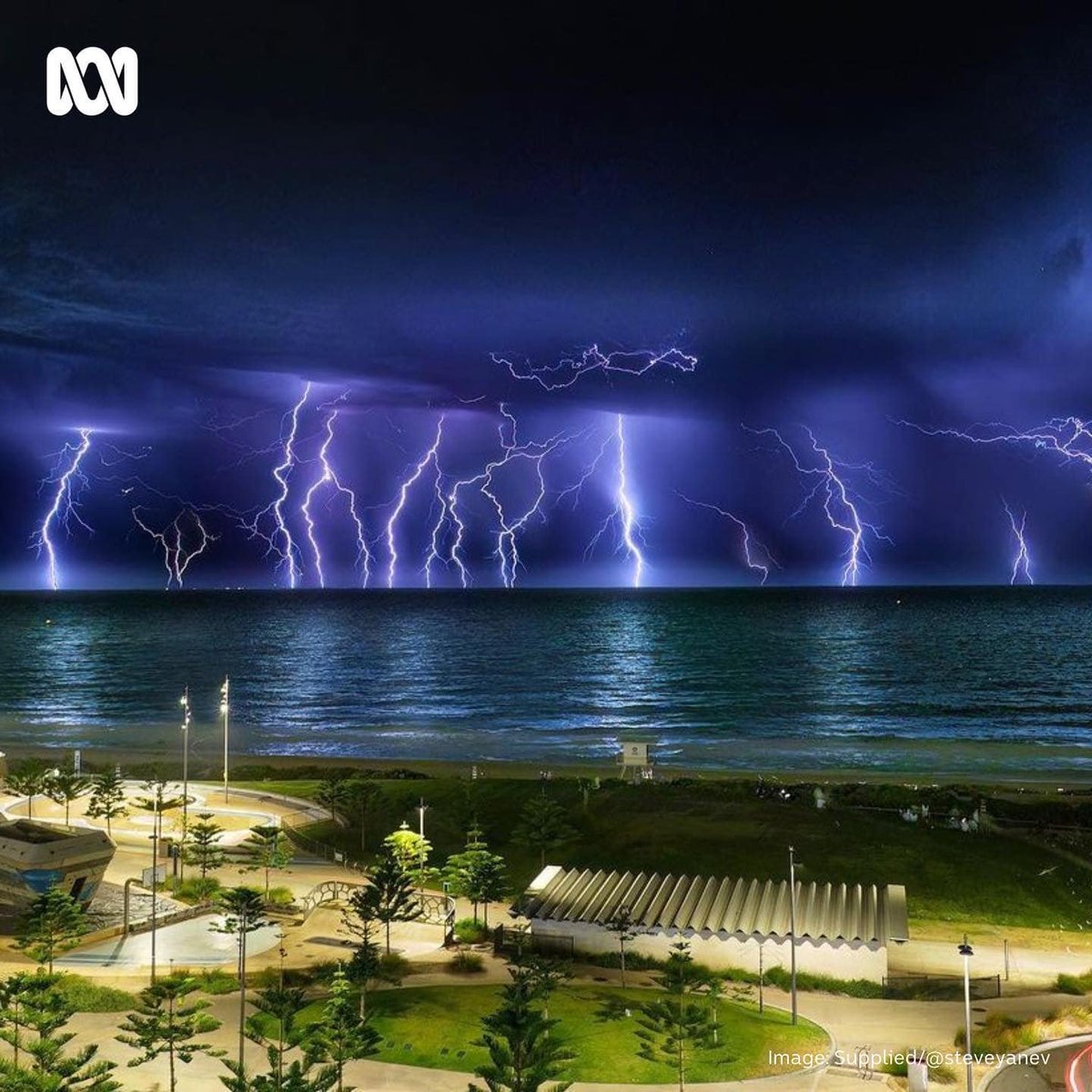 JayStill4's tweet photo. More lightning images from #Perth Monday 
#ScarboroughBeach
#PerthCBD https://t.co/yitFsL0Joe