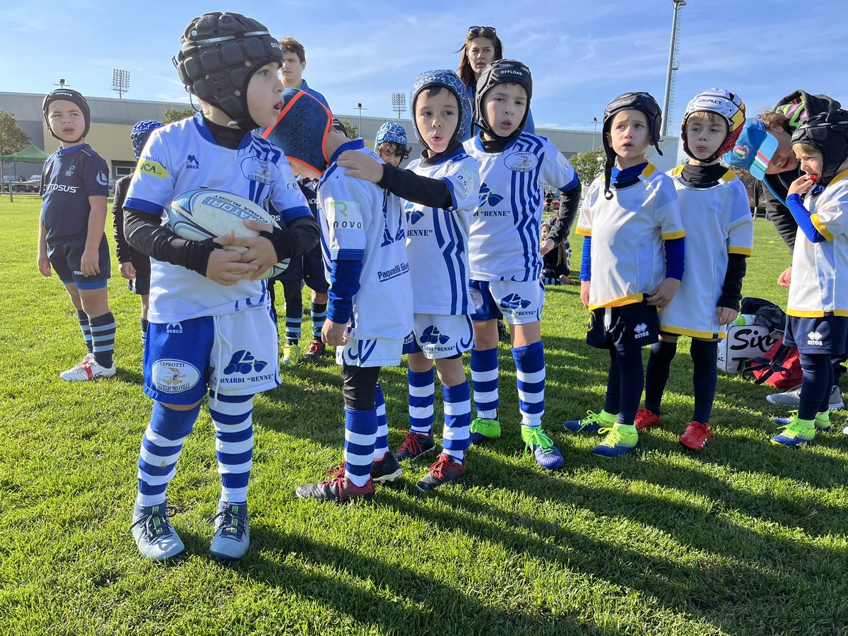 leprottirugby's tweet photo. Pronti ragazzi? Oggi alle 17 si ritorna in campo per il secondo allenamento settimanale.
Carichi mi raccomando!! 💪🏻🏉

⚪️🔵🏉🐇
#allenamento #training #allenamentotime #rugbytraining #carichi #ready #comeon #soliera #leprotti #leprottirugbysoliera #Rugby #rugbypassioneitaliana https://t.co/kjGn5Uy70p