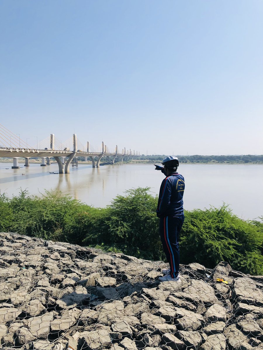 manavmahida91's tweet photo. #Sabarmaticyclerally #youthofnation #NatureBeauty #Progressive #fishinglife #Day5 in Bharuch saw the beauty of Narmada river and the fishing people doing hard work for themself and their family. @HQ_DG_NCC @NCC_Dte_Gujarat @PMOIndia @CMOGuj @ArvindKapoorTYG @ADevvrat https://t.co/aU8Up5sfTx