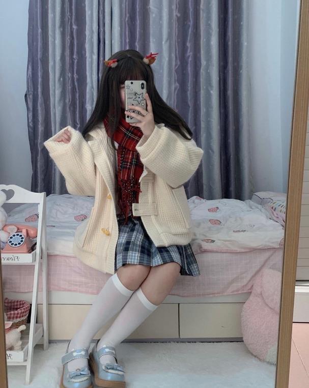 abeerrr988's tweet photo. My fashion choices are an expression of who I am and I'm owning it! #Jクラ #OOTD #Japan #uniform #女子高校生 #じょしこうこうせい #JK https://t.co/IBHSCeTKMR