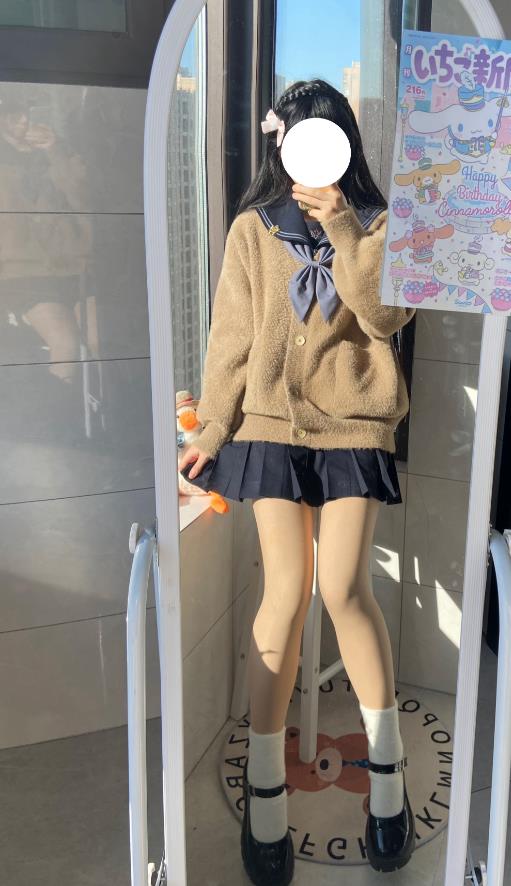 abeerrr988's tweet photo. My fashion choices are an expression of who I am and I'm owning it! #Jクラ #OOTD #Japan #uniform #女子高校生 #じょしこうこうせい #JK https://t.co/IBHSCeTKMR