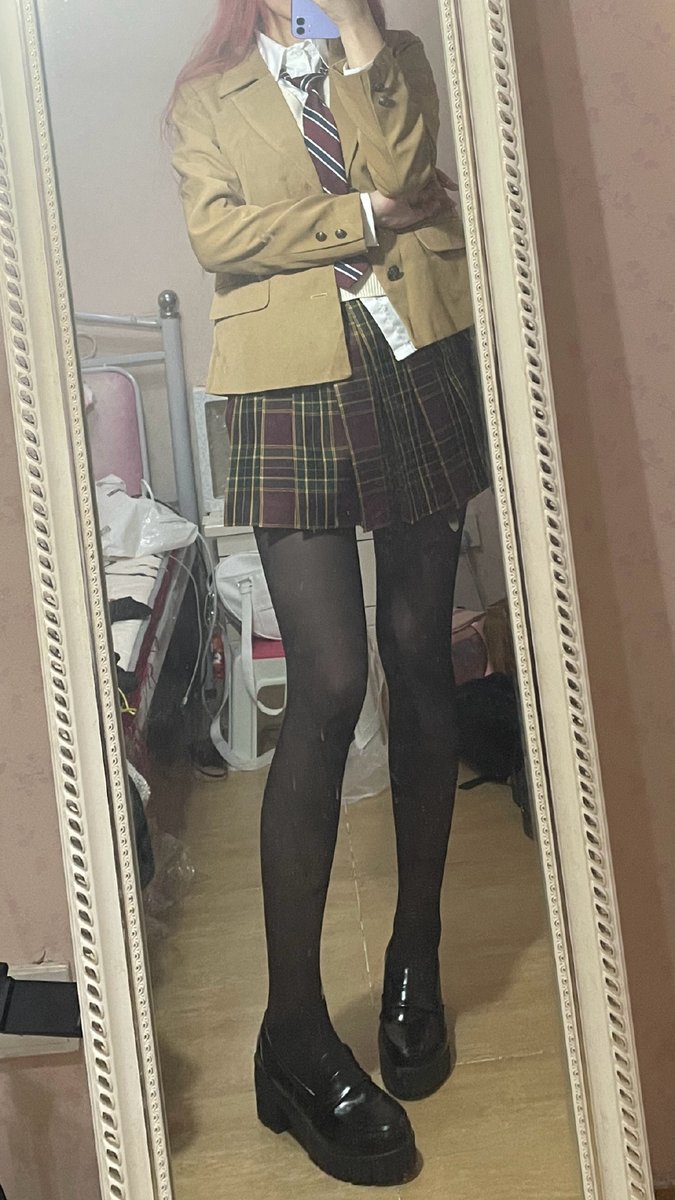 abeerrr988's tweet photo. My fashion choices are an expression of who I am and I'm owning it! #Jクラ #OOTD #Japan #uniform #女子高校生 #じょしこうこうせい #JK https://t.co/IBHSCeTKMR