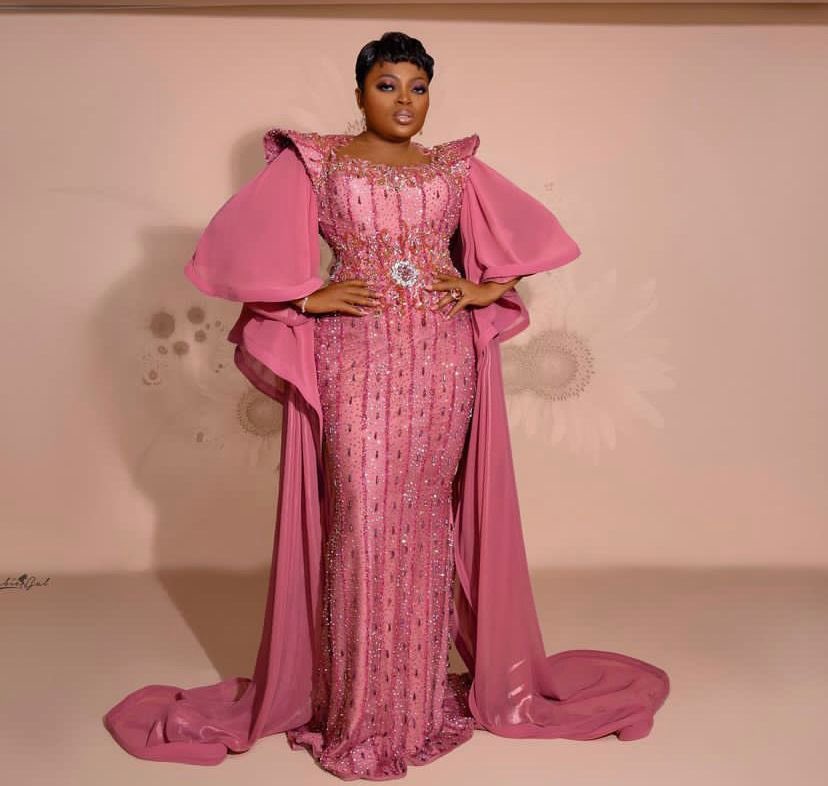 txt_mag's tweet photo. Funke Akindele’s Battle on Buka Street is now the second highest-grossing Nigerian film of all time, only behind her 2020 film, Omo Ghetto: TS (636 million). She holds the top 2 spot🤯

BOBS grossed 480 million + in 3 weeks, faster than any Nollywood film. Congrats to the team👏🏽 https://t.co/FaLZAjmmv2