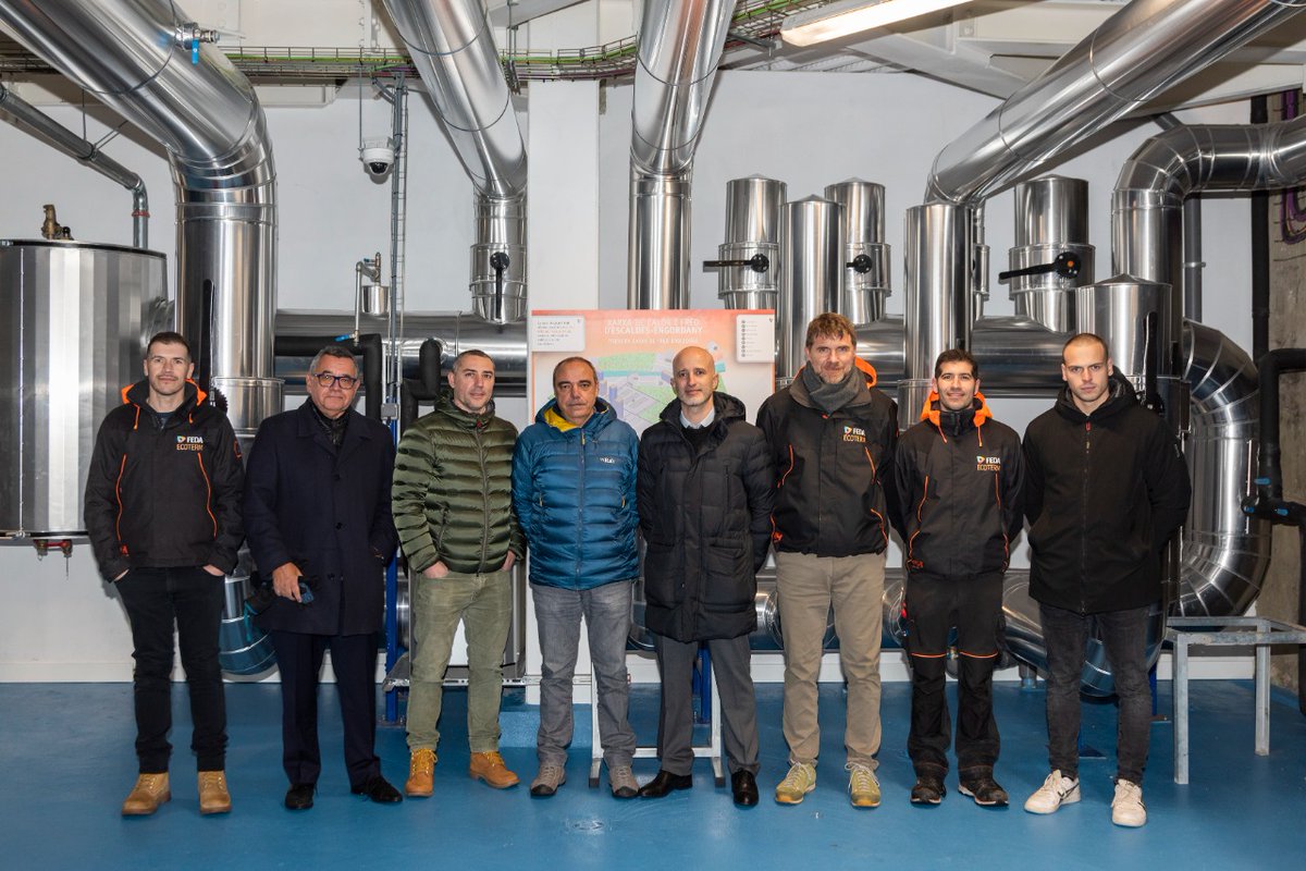 La cogeneració és un sistema de calefacció eficient i més sostenible que ens permet aprofitar la producció de dues energies en una. 2️⃣✖️1️⃣
Tres projectes de #xarxadecalor repartits per tot el país.  
Aquest és l'equip que ho fa possible. 🤩
Gràcies. 🙌
#FEDAEcoterm
