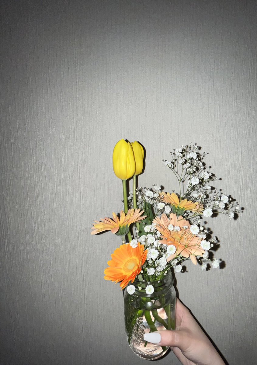 BrGdrgn's tweet photo. 成人しましたとりあ💐🤍
ちょー寝不足and目死んでた🌈 https://t.co/fsrZ8luE1F