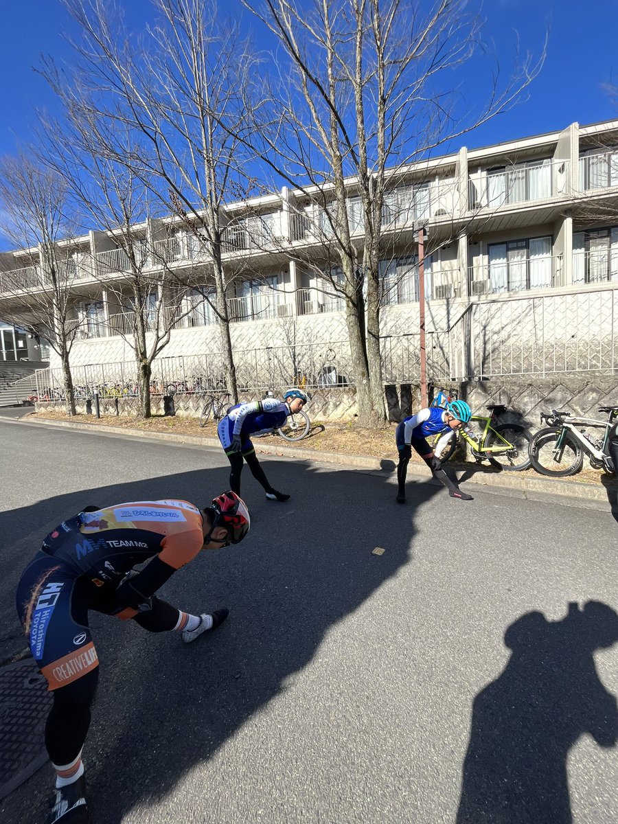 kanta_kobori's tweet image. こうして部活に顔出すのもあとわずかなので、練習前の元気な姿を撮しました。
JProTourにも参戦するので、今年は昨年以上に忙しいシーズンになると思うけれど、精一杯頑張ってほしいです！
#GNLab #essential2 #WAKOS #csdesignworks #kyototoyota #yamatokogyo