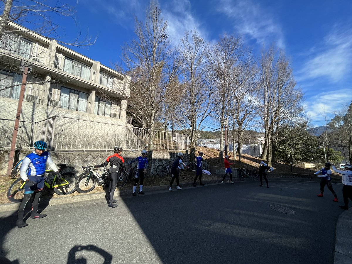 kanta_kobori's tweet image. こうして部活に顔出すのもあとわずかなので、練習前の元気な姿を撮しました。
JProTourにも参戦するので、今年は昨年以上に忙しいシーズンになると思うけれど、精一杯頑張ってほしいです！
#GNLab #essential2 #WAKOS #csdesignworks #kyototoyota #yamatokogyo