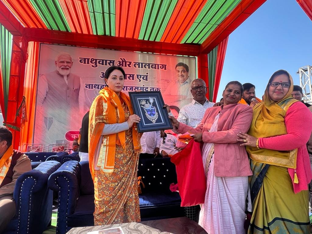 KumariDiya's tweet photo. आज माननीय प्रधानमंत्री श्री @narendramodi जी, केंद्रीय राष्ट्रीय राजमार्ग मंत्री श्री @nitin_gadkari जी द्वारा 127 करोड़ की लागत से स्वीकृत नाथुवास-लालबाग अंडरपास एवं राजसमंद से नाथद्वारा सर्विस रोड़ का भूमिपूजन किया। https://t.co/g92SqQ8sCk