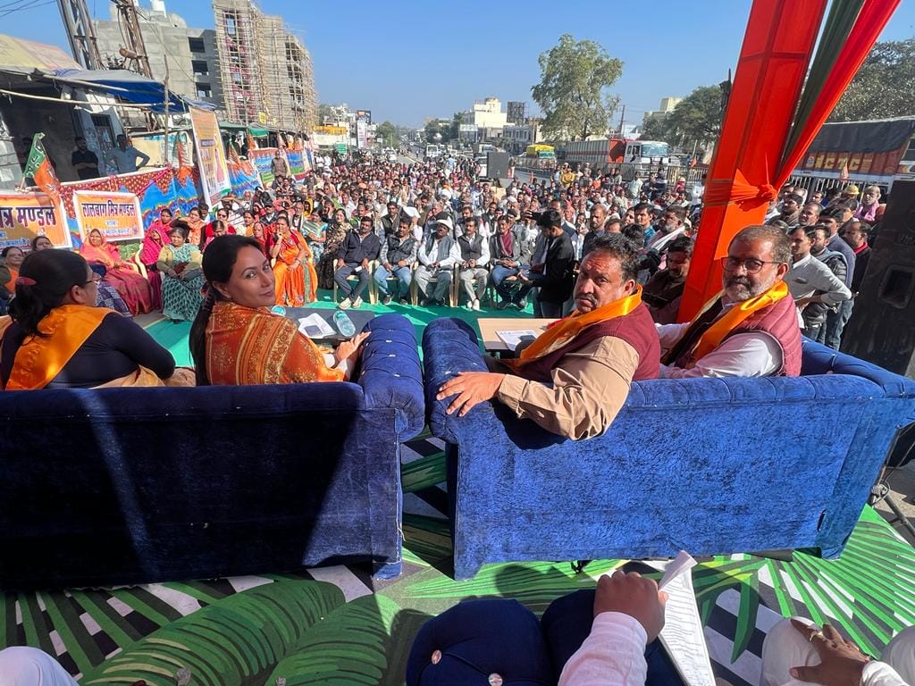 KumariDiya's tweet photo. आज माननीय प्रधानमंत्री श्री @narendramodi जी, केंद्रीय राष्ट्रीय राजमार्ग मंत्री श्री @nitin_gadkari जी द्वारा 127 करोड़ की लागत से स्वीकृत नाथुवास-लालबाग अंडरपास एवं राजसमंद से नाथद्वारा सर्विस रोड़ का भूमिपूजन किया। https://t.co/g92SqQ8sCk