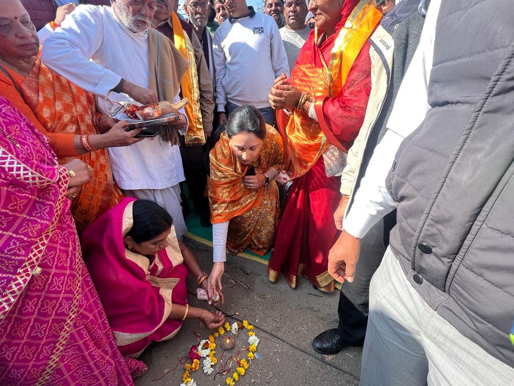 KumariDiya's tweet photo. आज माननीय प्रधानमंत्री श्री @narendramodi जी, केंद्रीय राष्ट्रीय राजमार्ग मंत्री श्री @nitin_gadkari जी द्वारा 127 करोड़ की लागत से स्वीकृत नाथुवास-लालबाग अंडरपास एवं राजसमंद से नाथद्वारा सर्विस रोड़ का भूमिपूजन किया। https://t.co/g92SqQ8sCk