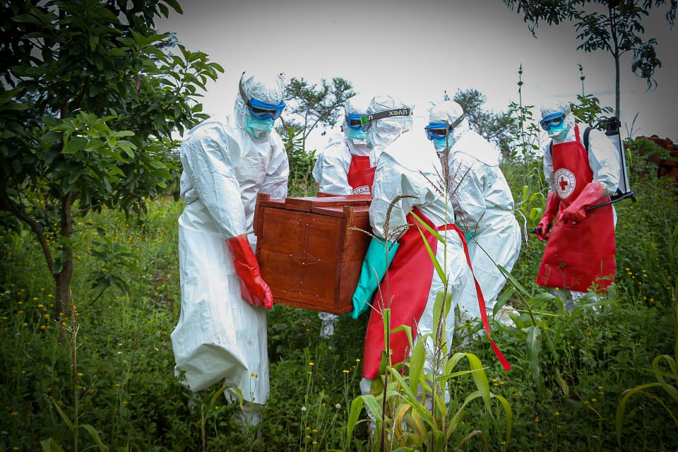 Maryummary2's tweet photo. Following a four month series of surveillance, case management with unfortunately some deaths, Uganda is yet to be declared an Ebola free center as of Wednesday11 says  @MinofHealthUG together with @WHOUganda &amp; other partners like the @UgandaRedCross #DaparrotUpdates 
📸 RedCross https://t.co/2DRnV3HbVh