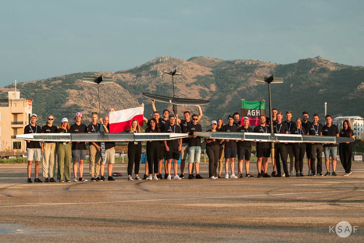 EwaSzkurlat's tweet photo. Promują alternatywne źródła energii i nowe technologie. KN @AGH_Krakow Solar Plane na swoje badania otrzymało grant rektora. Czy ogniwa fotowoltaiczne nie obciążają małego statku powietrznego? Więcej po 12.50 w @RadioKrakow #oze #solarplane #nauka https://t.co/ejAZ8IV0w6