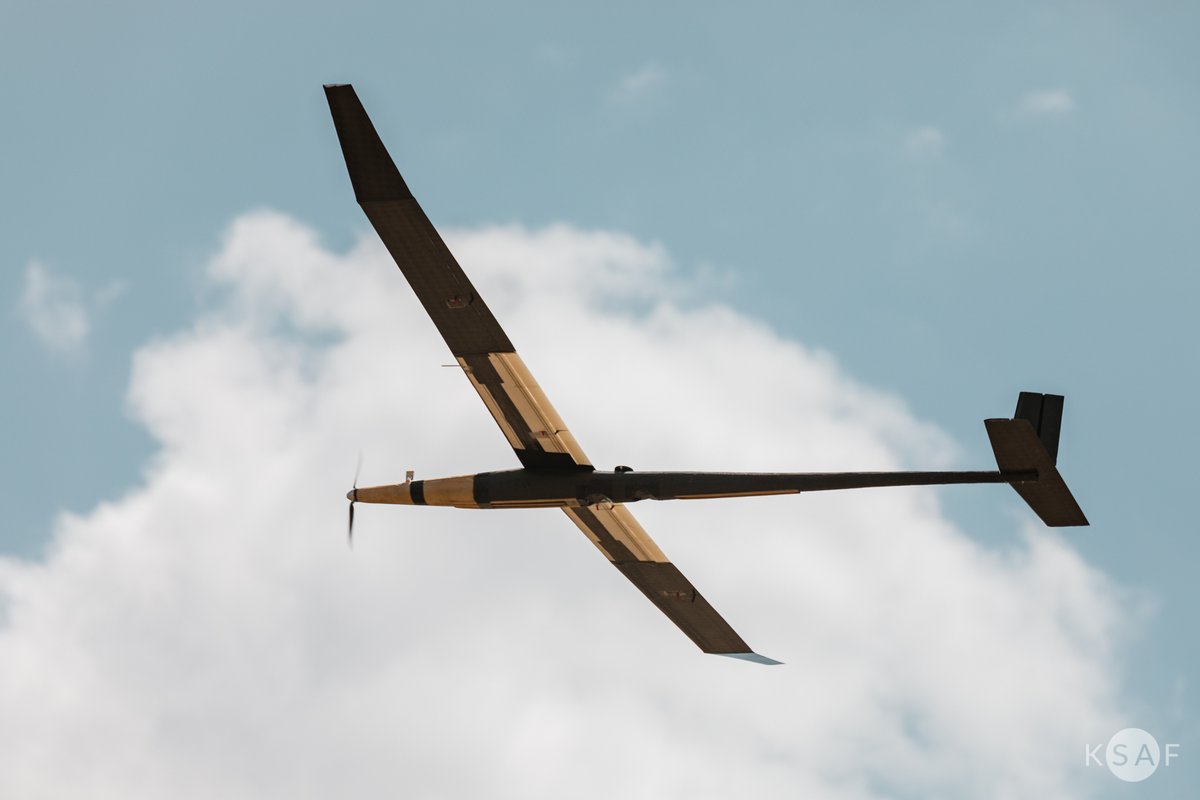 EwaSzkurlat's tweet photo. Promują alternatywne źródła energii i nowe technologie. KN @AGH_Krakow Solar Plane na swoje badania otrzymało grant rektora. Czy ogniwa fotowoltaiczne nie obciążają małego statku powietrznego? Więcej po 12.50 w @RadioKrakow #oze #solarplane #nauka https://t.co/ejAZ8IV0w6