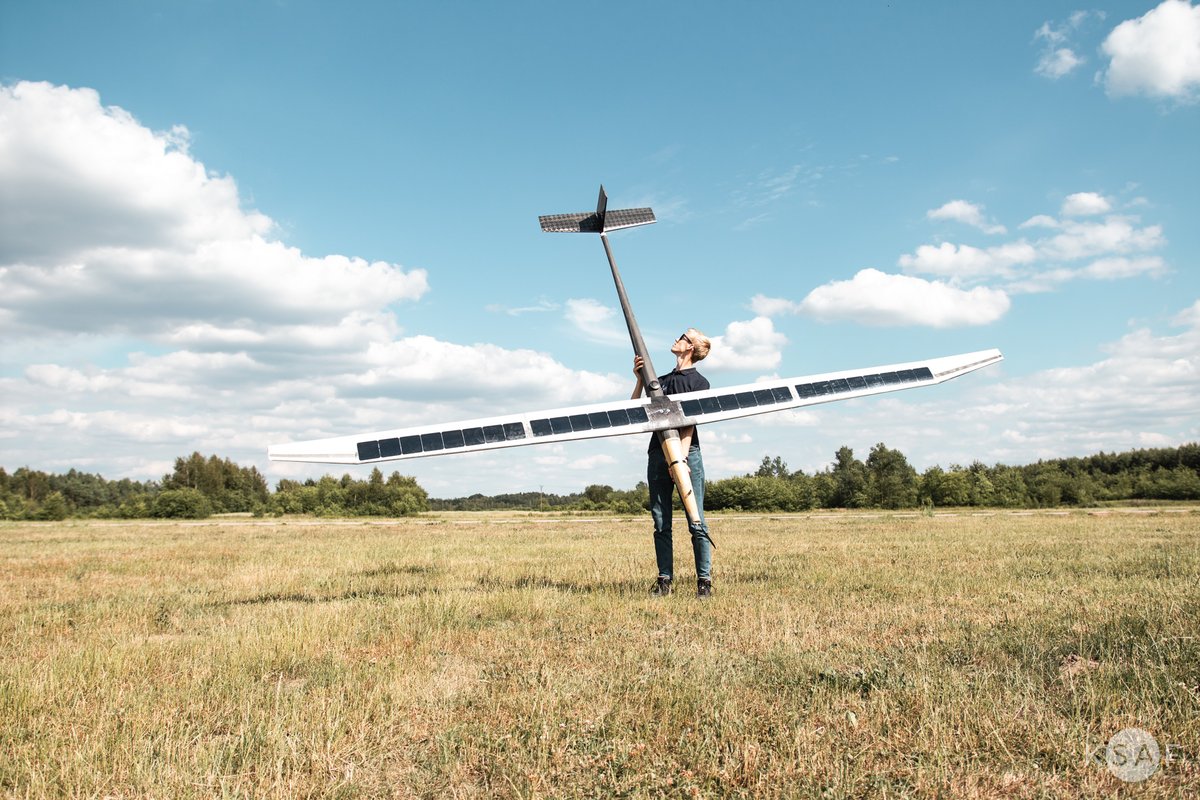 EwaSzkurlat's tweet photo. Promują alternatywne źródła energii i nowe technologie. KN @AGH_Krakow Solar Plane na swoje badania otrzymało grant rektora. Czy ogniwa fotowoltaiczne nie obciążają małego statku powietrznego? Więcej po 12.50 w @RadioKrakow #oze #solarplane #nauka https://t.co/ejAZ8IV0w6