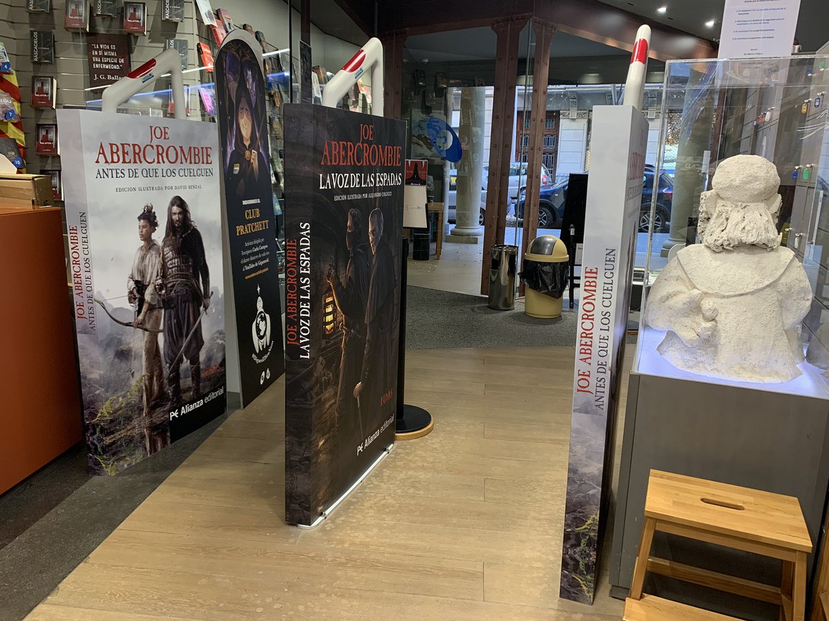 GigameshTienda's tweet photo. Os dejamos por aquí los cubrealarmas que os darán la bienvenida al Templo de la Fantasía y la CF durante las próximas semanas 😉

Son las cubiertas de las ediciones ilustradas que Alianza Runas está publicando de la obra de @LordGrimdark (obras de @AleColucciArt y @David0Benzal). https://t.co/W3jxy77uiR