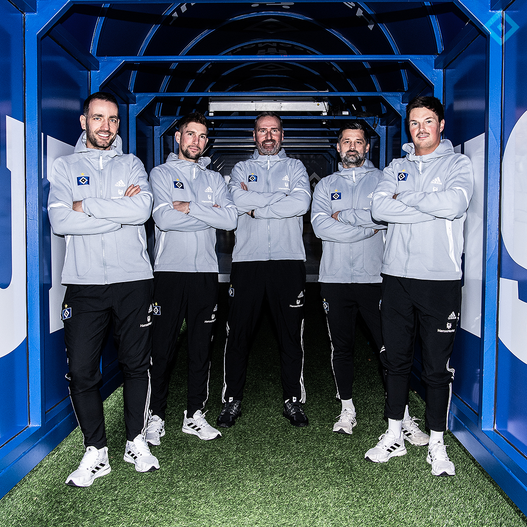 HSV's tweet photo. HSV und Tim #Walter verlängern Vertrag. ✍🏼
 
Der HSV und sein Cheftrainer Tim #Walter setzen ihre Zusammenarbeit fort. Der noch bis Saisonende laufende Vertrag wurde vorzeitig um ein weiteres Jahr verlängert. Auch das komplette Trainerteam bleibt bis 2024 an Bord. 🔷

#nurderHSV https://t.co/EjsfxenpaL